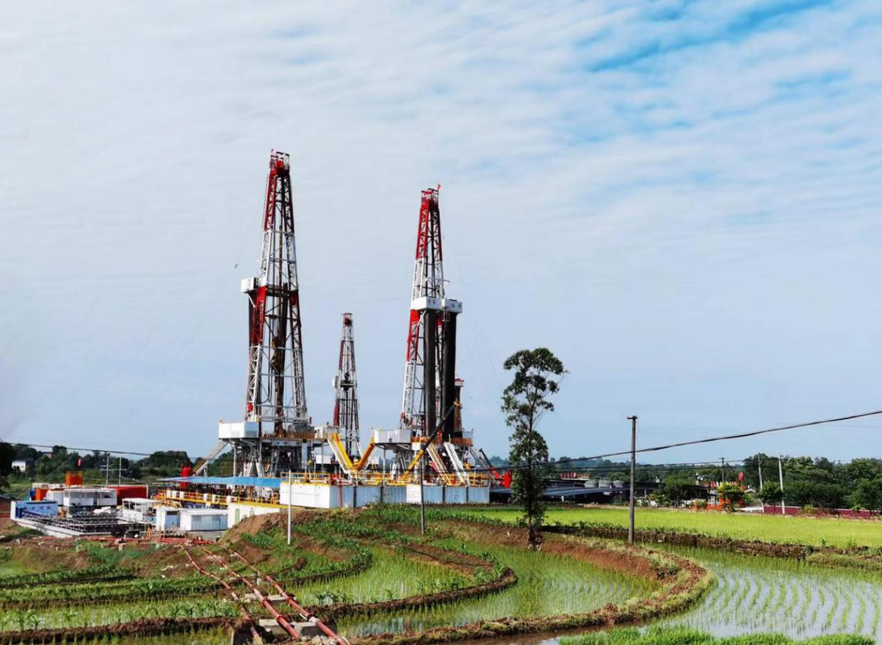 图片10-油田现场图.png 图片10-油田现场图.png