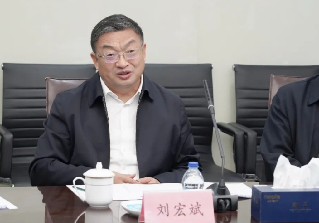 ÖÐʯ»¯¸ß¼¶¸±×ܲÃÁõºê±óÒ»ÐÐÒæÁÙK1ÌåÓýÂÃÐп¼²ì(ͼ3) ÖÐʯ»¯¸ß¼¶¸±×ܲÃÁõºê±óÒ»ÐÐÒæÁÙK1ÌåÓýÂÃÐп¼²ì(ͼ3)