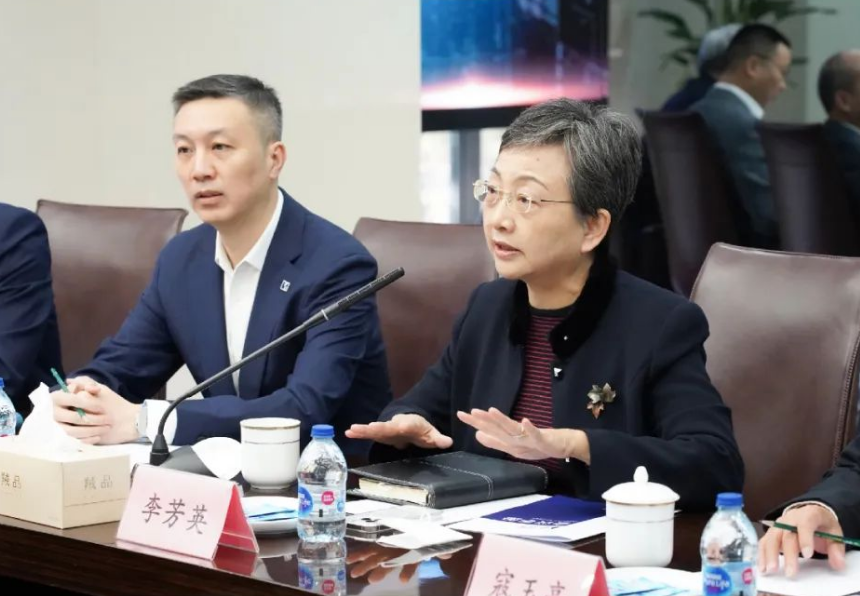 ÖÐʯ»¯¸ß¼¶¸±×ܲÃÁõºê±óÒ»ÐÐÒæÁÙK1ÌåÓýÂÃÐп¼²ì(ͼ4) ÖÐʯ»¯¸ß¼¶¸±×ܲÃÁõºê±óÒ»ÐÐÒæÁÙK1ÌåÓýÂÃÐп¼²ì(ͼ4)